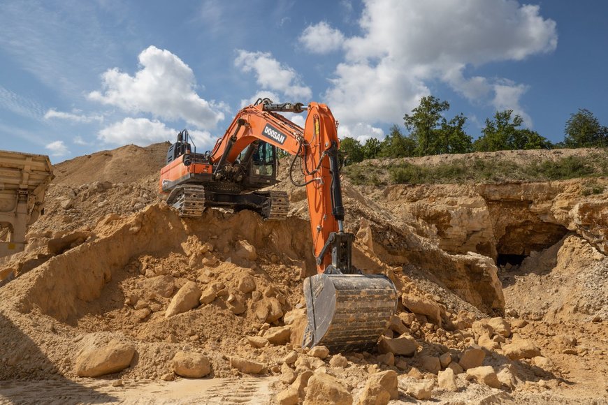 Nouvelle pelle Doosan DX420LC-7 Phase V : la plus performante de sa catégorie